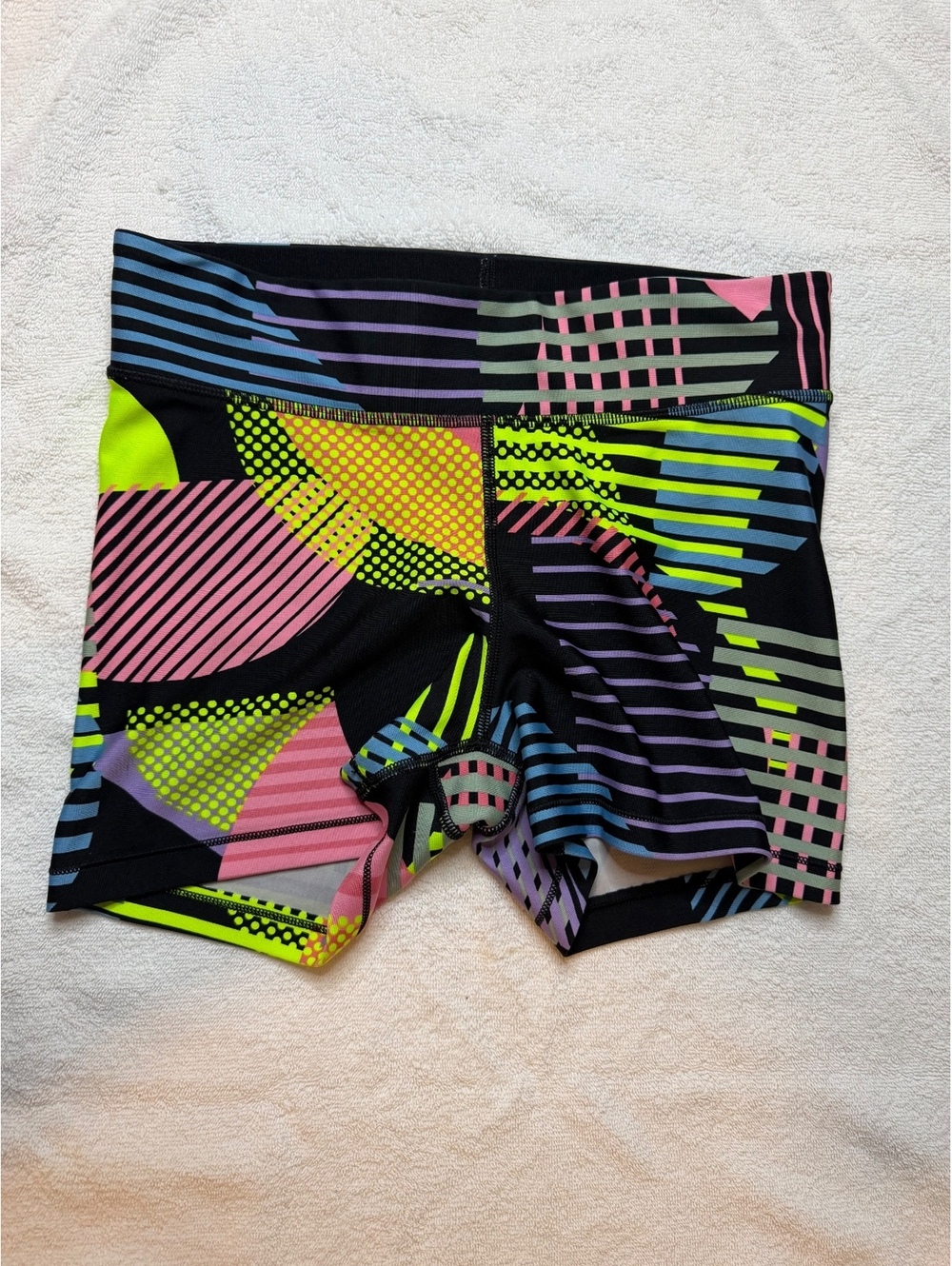 Under Armour Women's Mid-Rise Printed Compression Shorts M Medium - #1078